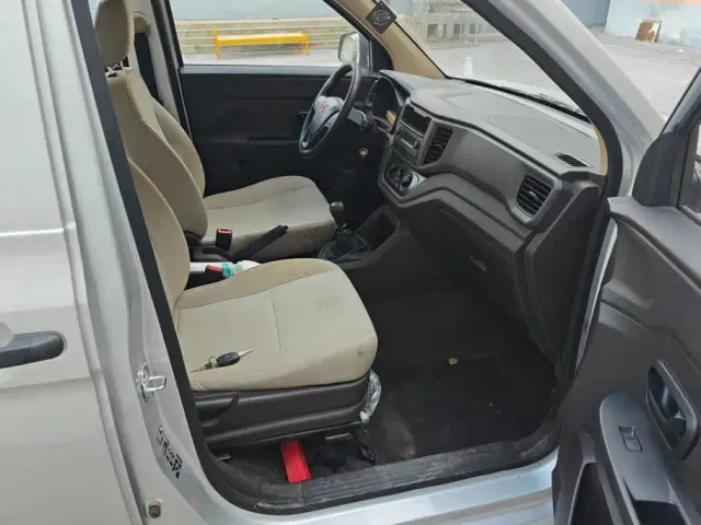 Wuling Hongguang V — Фото автомобиля 8