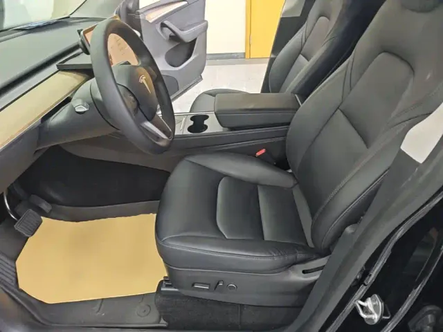 Tesla Model Y — Фото автомобиля 14