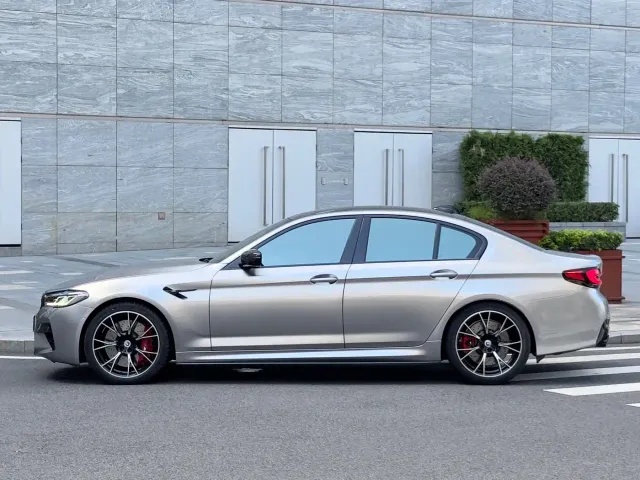 BMW M5 — Фото автомобиля 3
