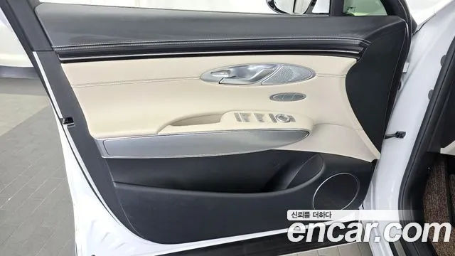 Genesis GV70 — Фото автомобиля 13
