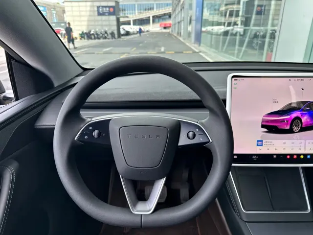 Tesla Model Y — Фото автомобиля 9