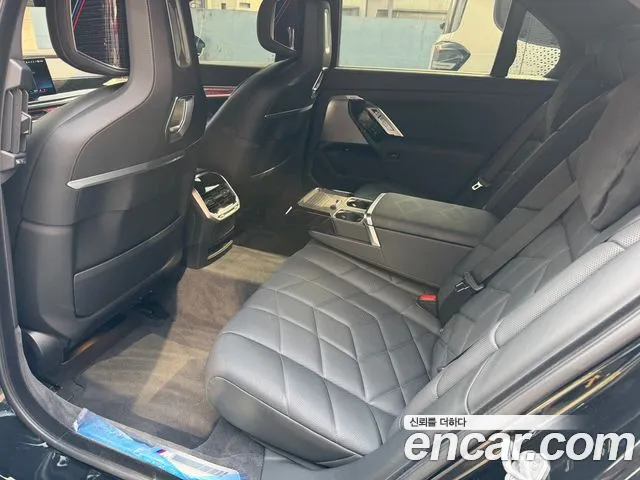BMW 7 Series G70 — Фото автомобиля 17