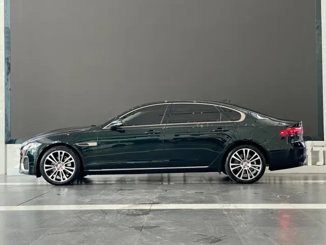 Jaguar XFL — Фото автомобиля 3