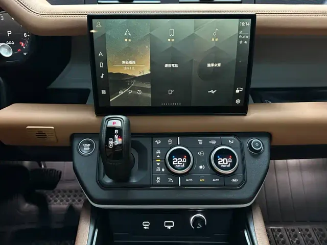 Land Rover Defender — Фото автомобиля 14