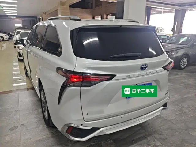 Toyota Sienna — Фото автомобиля 4