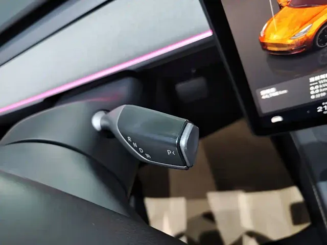 Tesla Model Y — Фото автомобиля 13