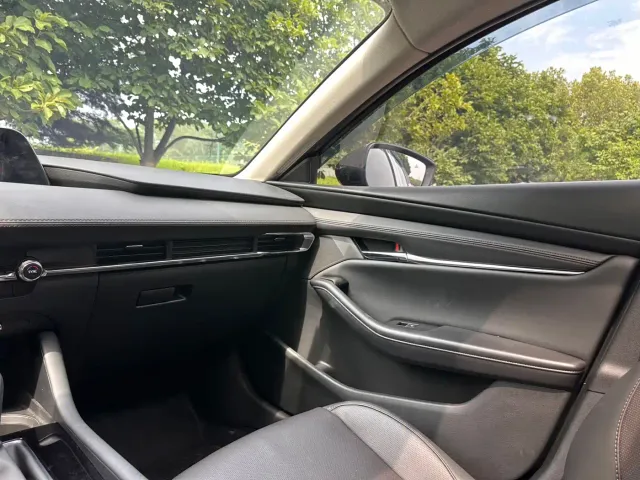 Mazda Axela — Фото автомобиля 15