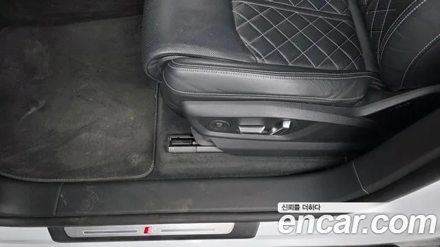 Audi Q8 55 TFSI quattro Premium — Фото автомобиля 23