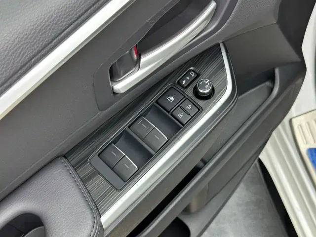 Toyota Sienna — Фото автомобиля 15