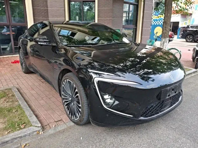 Avatr Avatr 12 2025 Ultra Extended Range Edition — Фото автомобиля 3