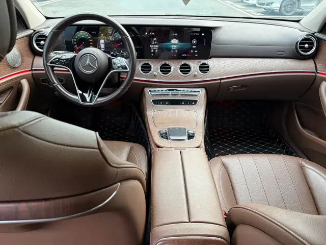 Mercedes-Benz E-Class — Фото автомобиля 11