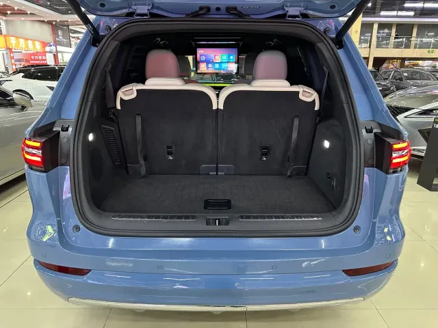 Li Auto ONE — Фото автомобиля 18
