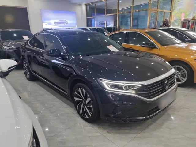 Volkswagen Passat — Фото автомобиля 3