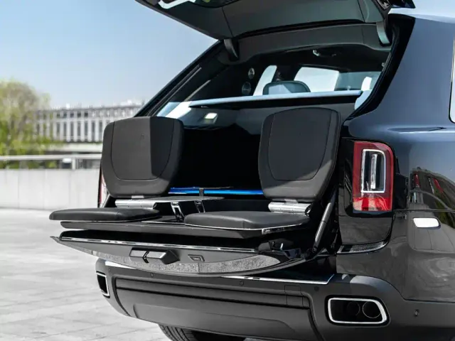 Rolls-Royce Cullinan — Фото автомобиля 2