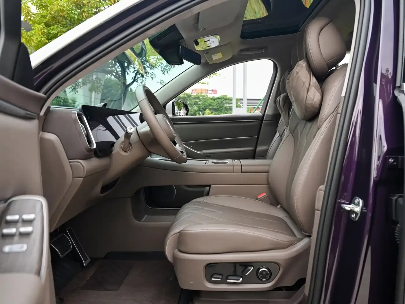 AITO Wenjie AITO M8 2025 Range Extender Max+ Edition 53.4kWh 5-seater — Фото автомобиля 12