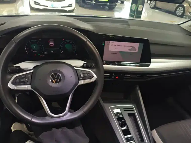 Volkswagen Golf — Фото автомобиля 9