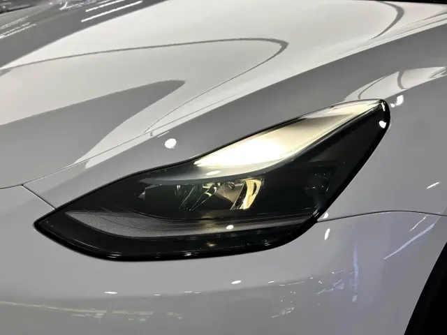 Tesla Model Y — Фото автомобиля 6