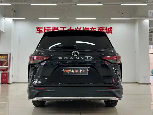 Toyota Granvia — Фото автомобиля 13