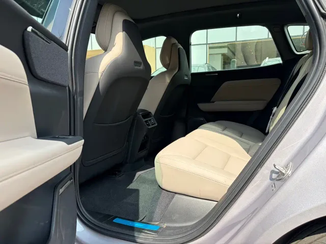 Volvo XC70 Plug-in Hybrid — Фото автомобиля 7