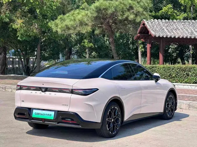 Arcfox Alpha S5 — Фото автомобиля 8