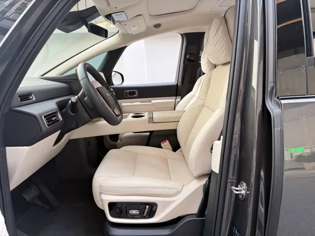 Li Auto MEGA — Фото автомобиля 10