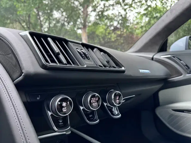 Audi R8 — Фото автомобиля 14
