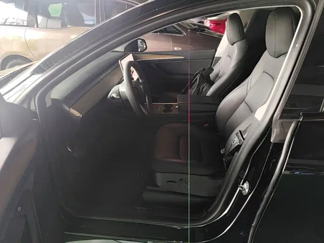 Tesla Model Y — Фото автомобиля 15