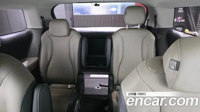 Kia Carnival Generation 4 — Фото автомобиля 17