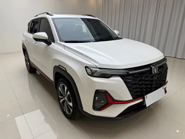 Changan CS35 Plus — Фото автомобиля 3