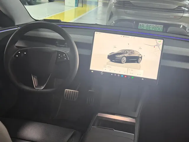 Tesla Model 3 — Фото автомобиля 8
