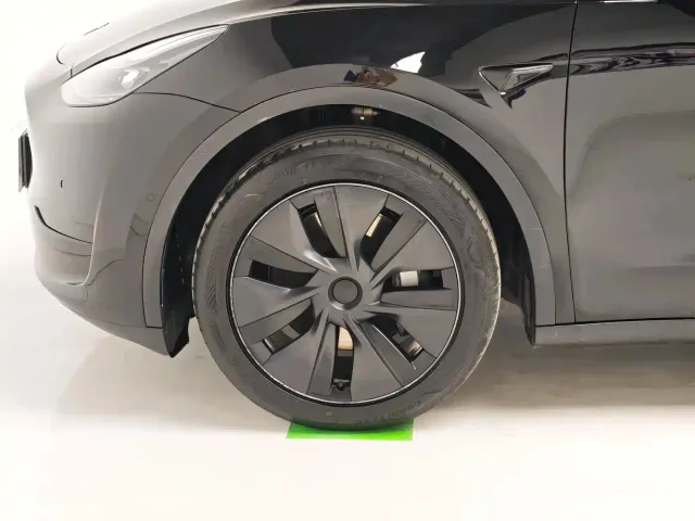 Tesla Model Y — Фото автомобиля 8