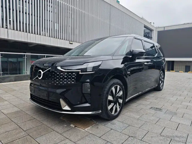 Фотография автомобиля — Volvo EM90
