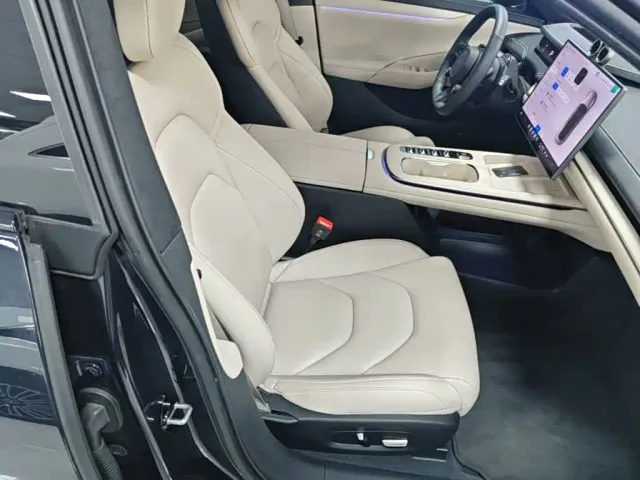 Xiaomi SU7 — Фото автомобиля 24