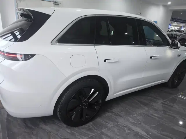 Li Auto L6 — Фото автомобиля 13