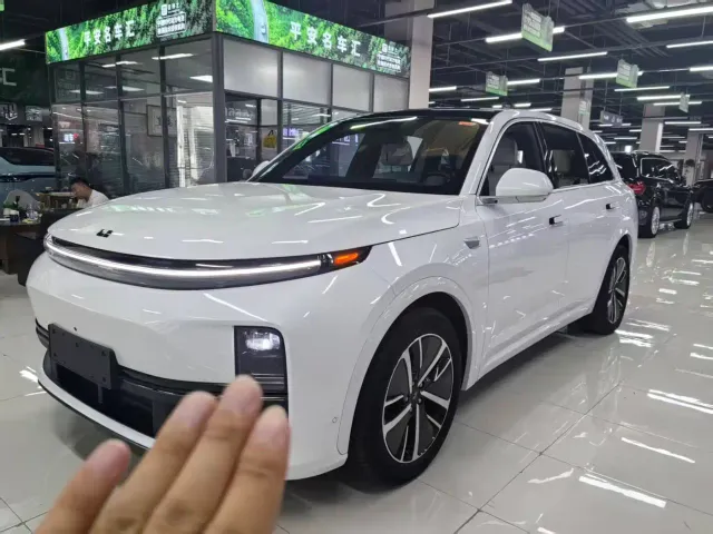 Li Auto L7 — Фото автомобиля 3