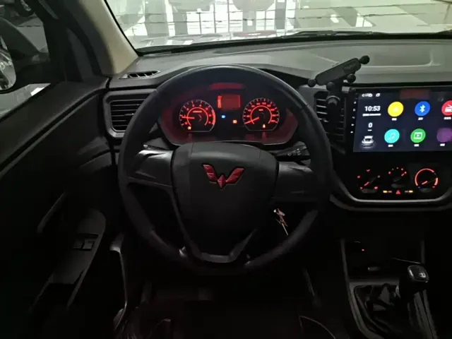 Wuling Hongguang V — Фото автомобиля 10
