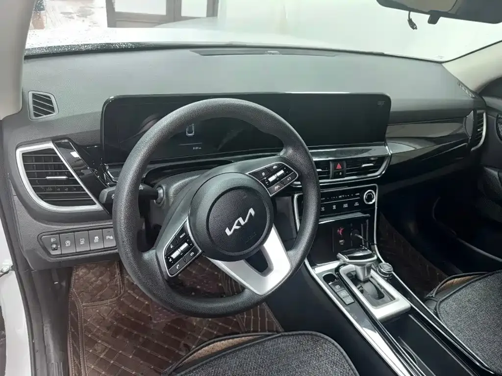 Kia Seltos 2023 1.5L CVT Luxury Edition — Фото автомобиля 9