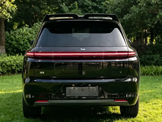 Li Auto L8 — Фото автомобиля 5