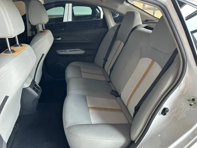 Dongfeng Fengshen E70 — Фото автомобиля 10