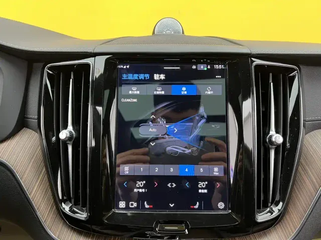 Volvo XC60 — Фото автомобиля 27