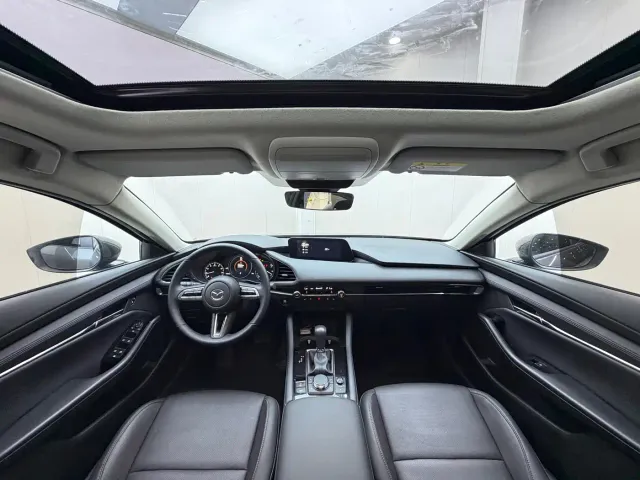 Mazda Axela — Фото автомобиля 17