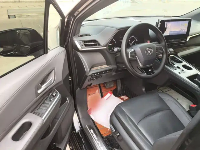 Toyota Sienna — Фото автомобиля 15