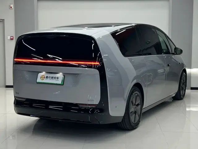 Li Auto MEGA — Фото автомобиля 18