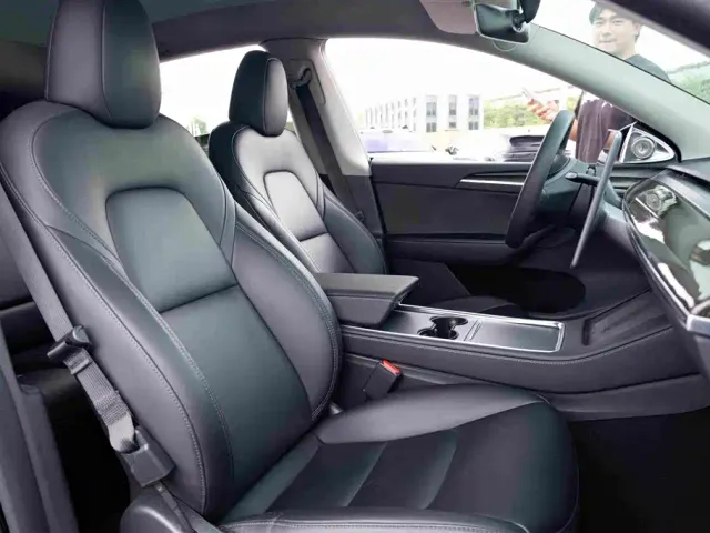Tesla Model Y — Фото автомобиля 14