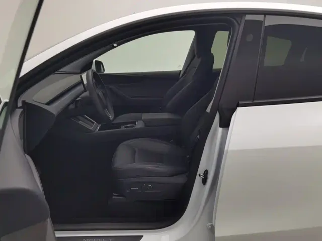 Tesla Model Y — Фото автомобиля 10