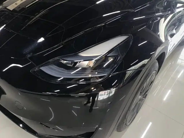 Tesla Model Y — Фото автомобиля 23