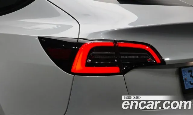 Tesla Model 3 — Фото автомобиля 8