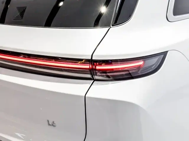 Li Auto L6 — Фото автомобиля 14