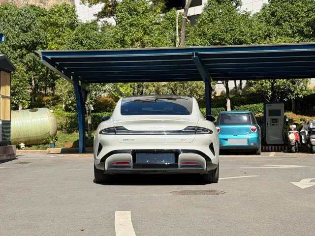 Xiaomi SU7 — Фото автомобиля 6