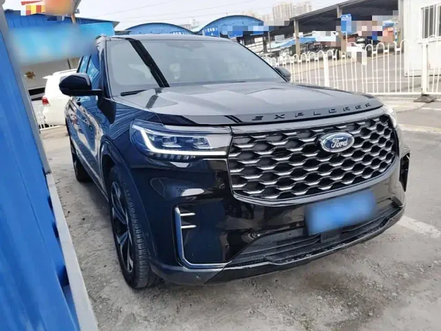 Ford Explorer — Фото автомобиля 3